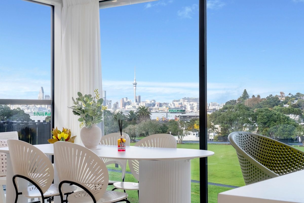 Modern Auckland living room with panoramic city views