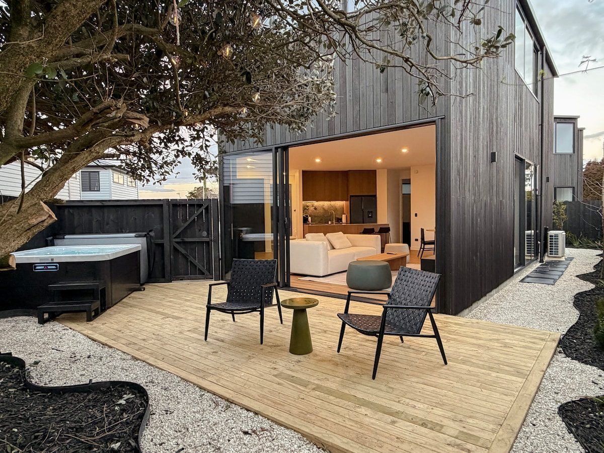 Designer garden villa interior near Sylvia Park, Auckland